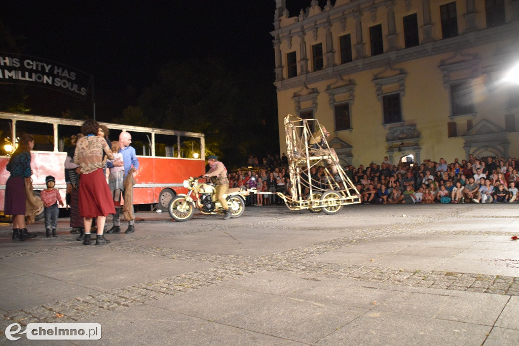 Parada lampionów i Teatr Biuro Podróży