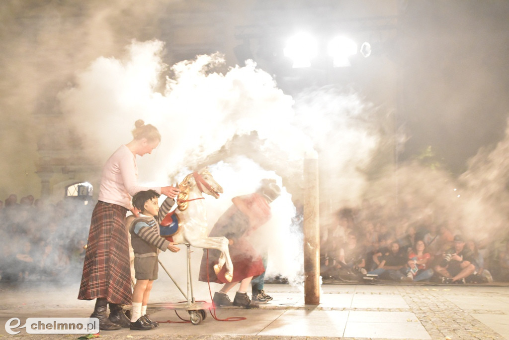 Parada lampionów i Teatr Biuro Podróży