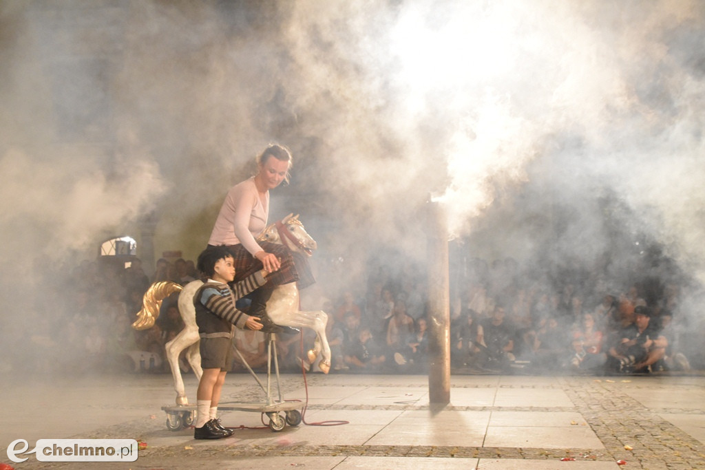 Parada lampionów i Teatr Biuro Podróży