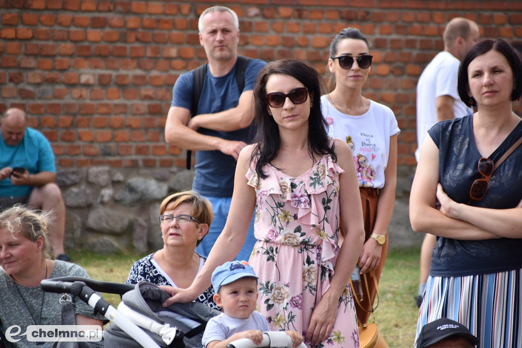 Barnaba i jego wersja kukiełkowej Calineczki