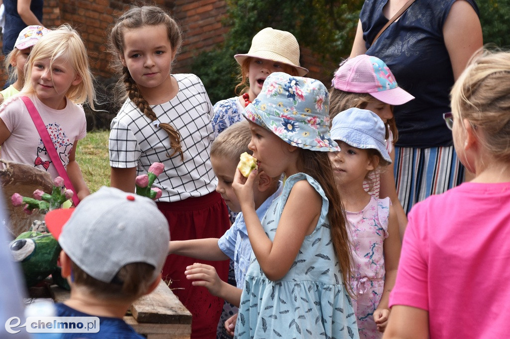 Barnaba i jego wersja kukiełkowej Calineczki