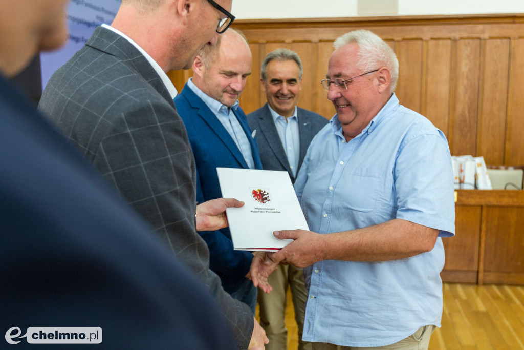Nowe umowy RPO i PROW: polityka senioralna, biznes na wsi