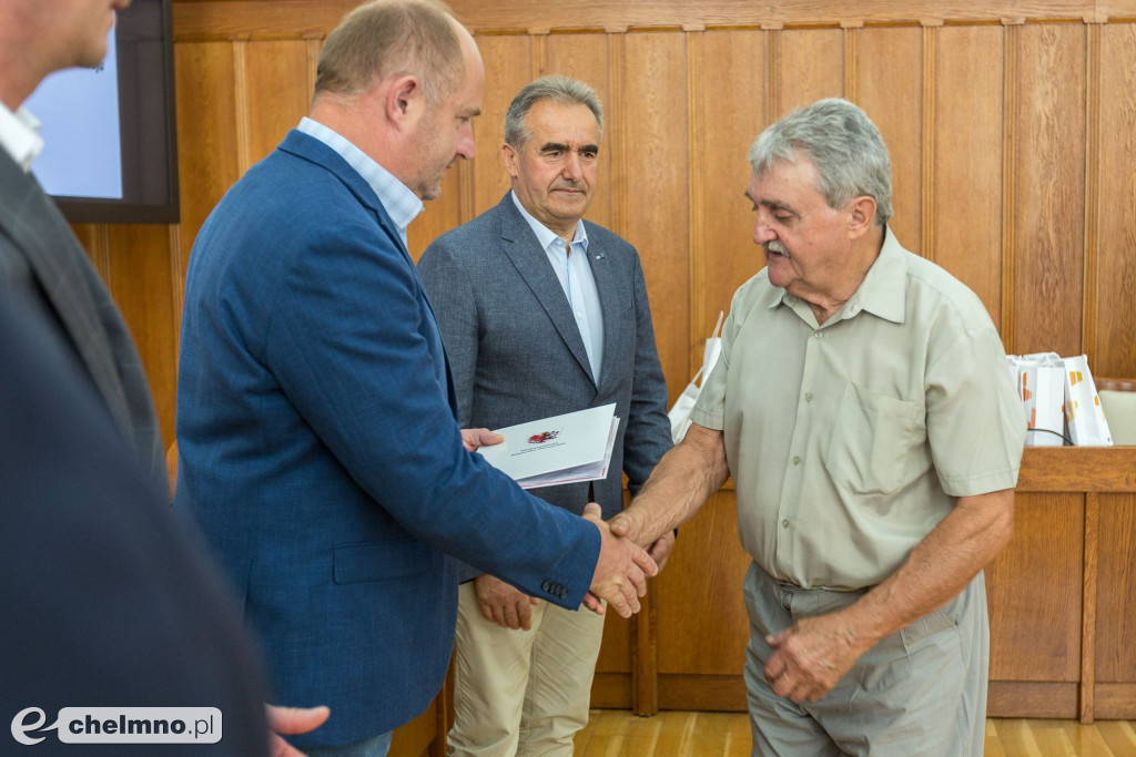 Nowe umowy RPO i PROW: polityka senioralna, biznes na wsi