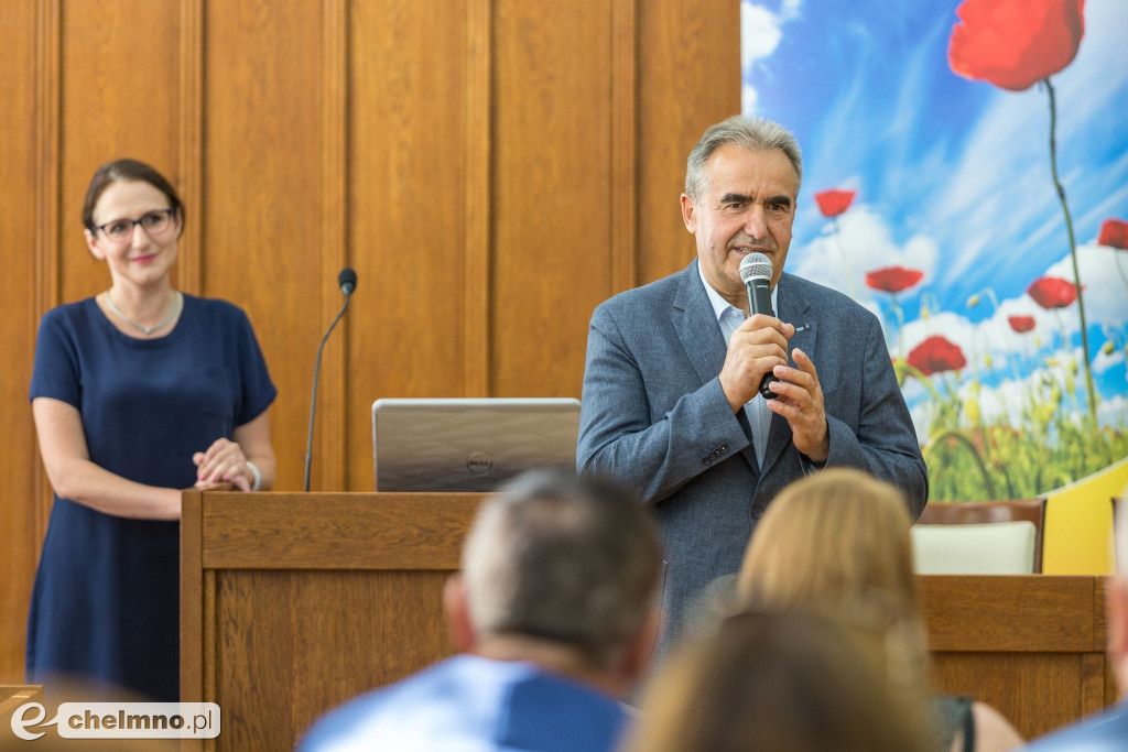 Nowe umowy RPO i PROW: polityka senioralna, biznes na wsi
