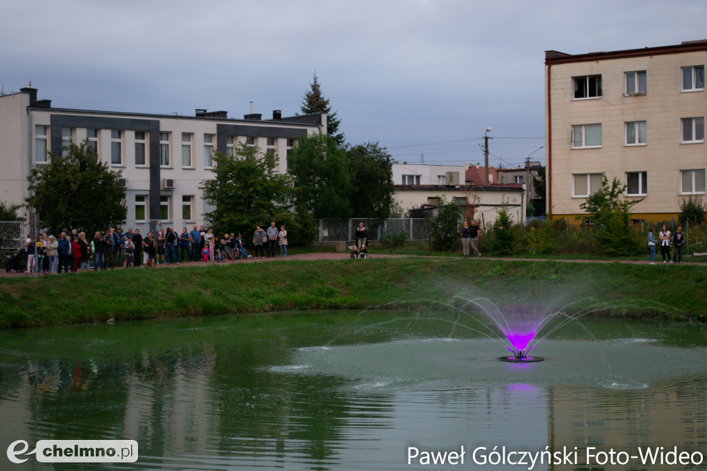 Fontanna z iluminacją świetlną już zamontowana
