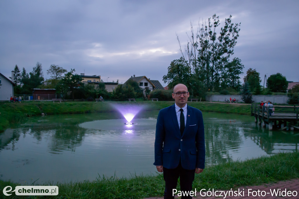 Fontanna z iluminacją świetlną już zamontowana