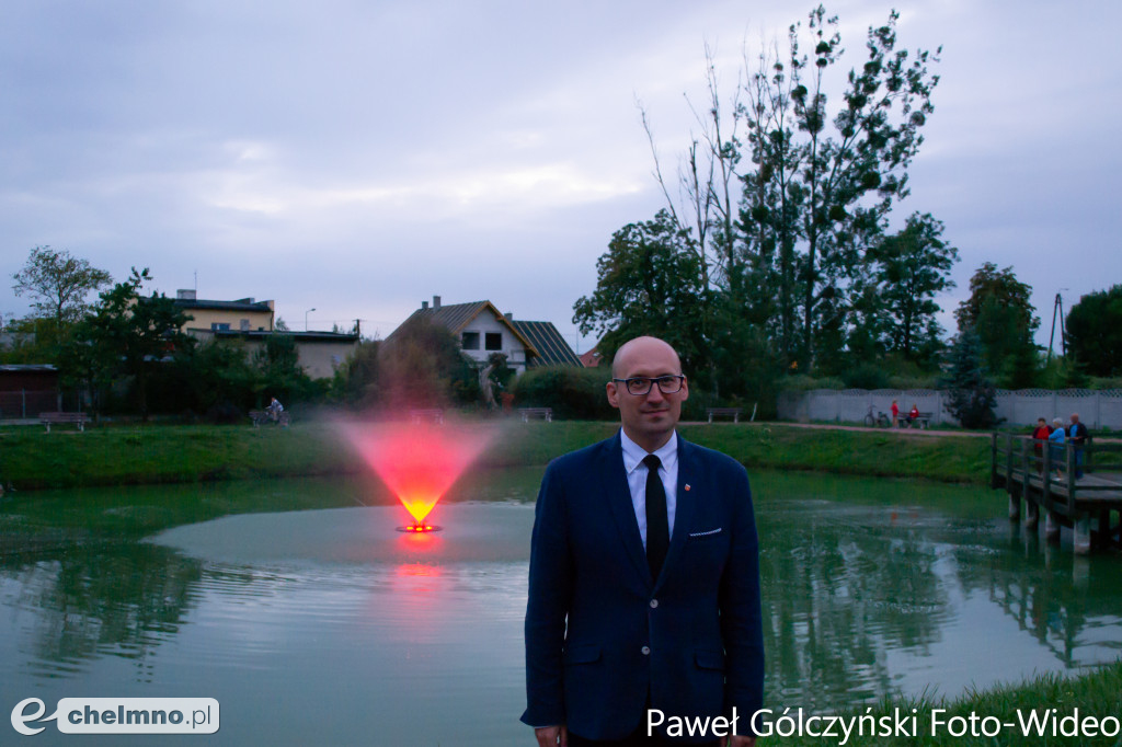 Fontanna z iluminacją świetlną już zamontowana