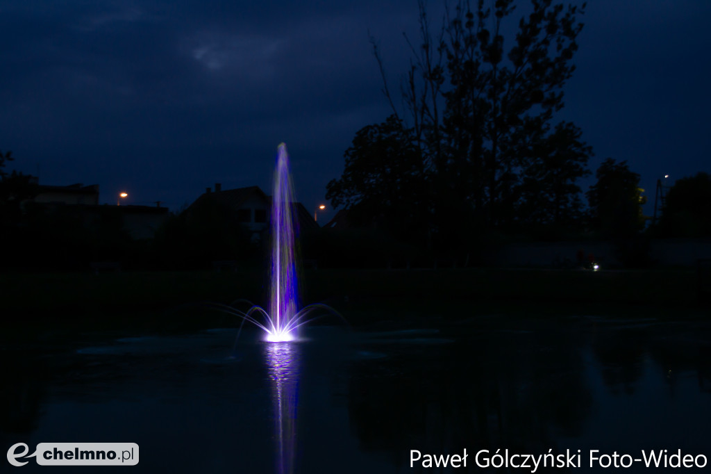 Fontanna z iluminacją świetlną już zamontowana