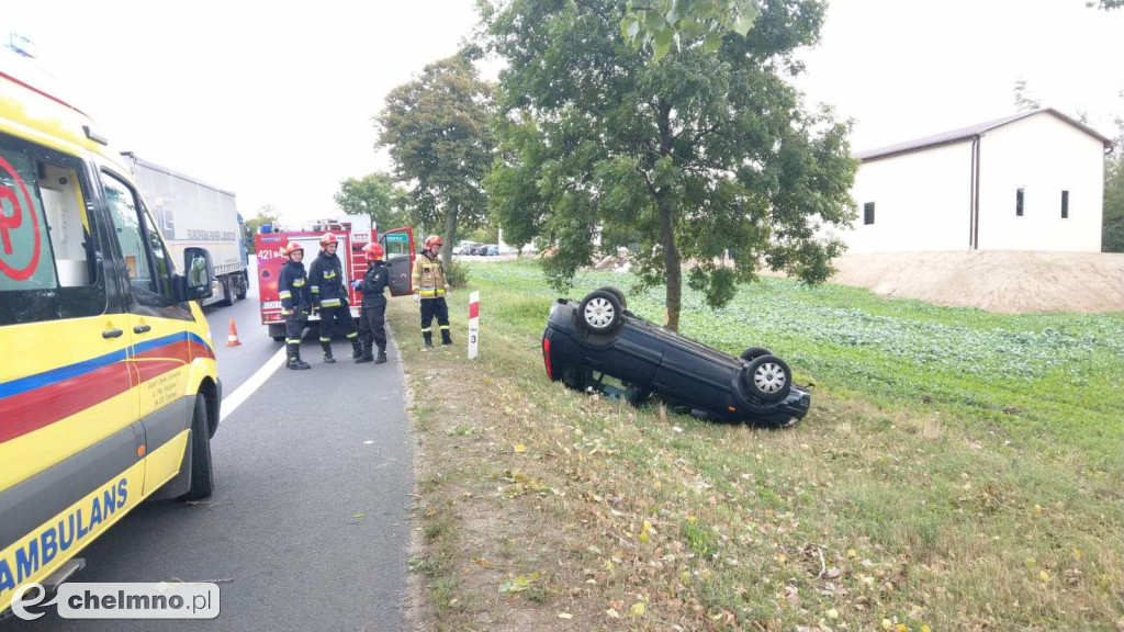 Wypadł z drogi i dachował w Grubnie