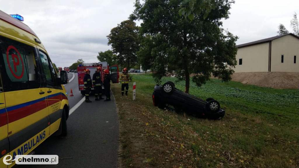 Wypadł z drogi i dachował w Grubnie