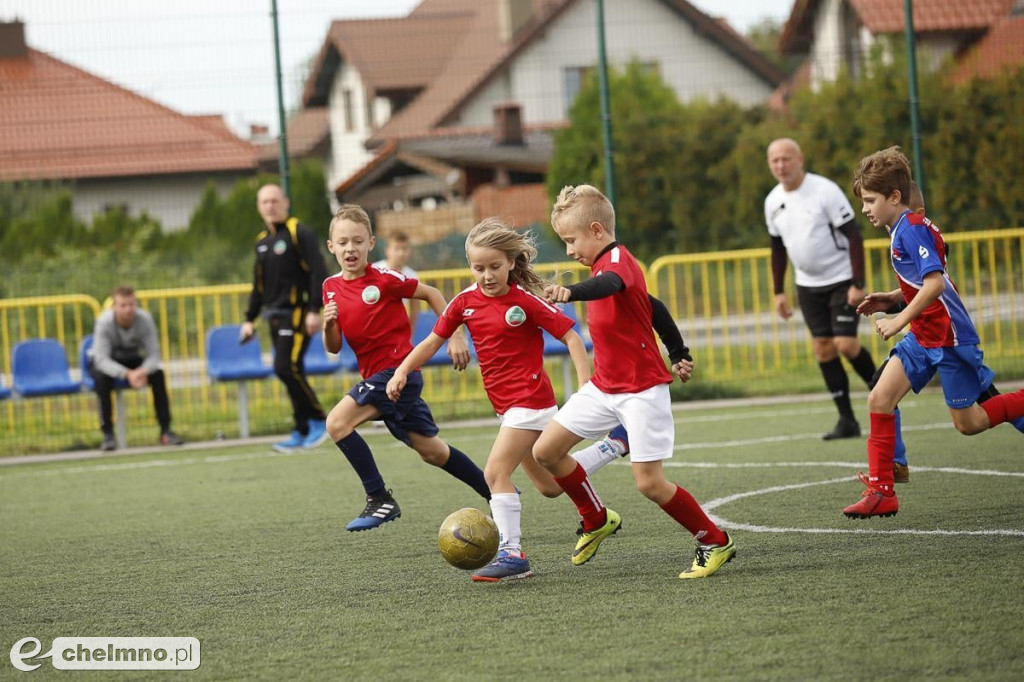 Powiatowy turniej piłki nożnej najmłodszych i bieg w szpilkach