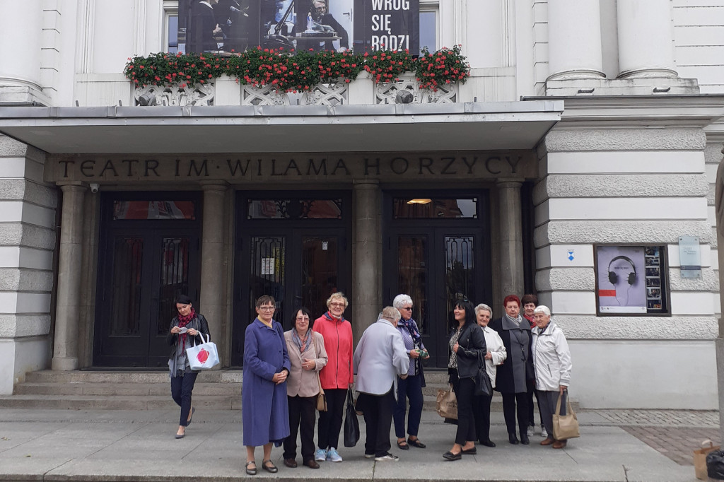 Aktywni Seniorzy w toruńskim teatrze
