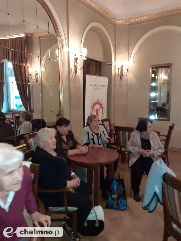 Aktywni Seniorzy w toruńskim teatrze