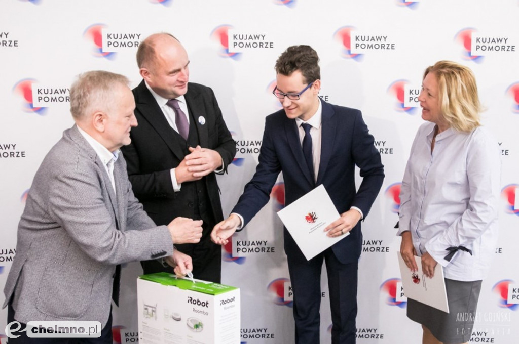 Najlepsi maturzyści z wizytą u marszałka