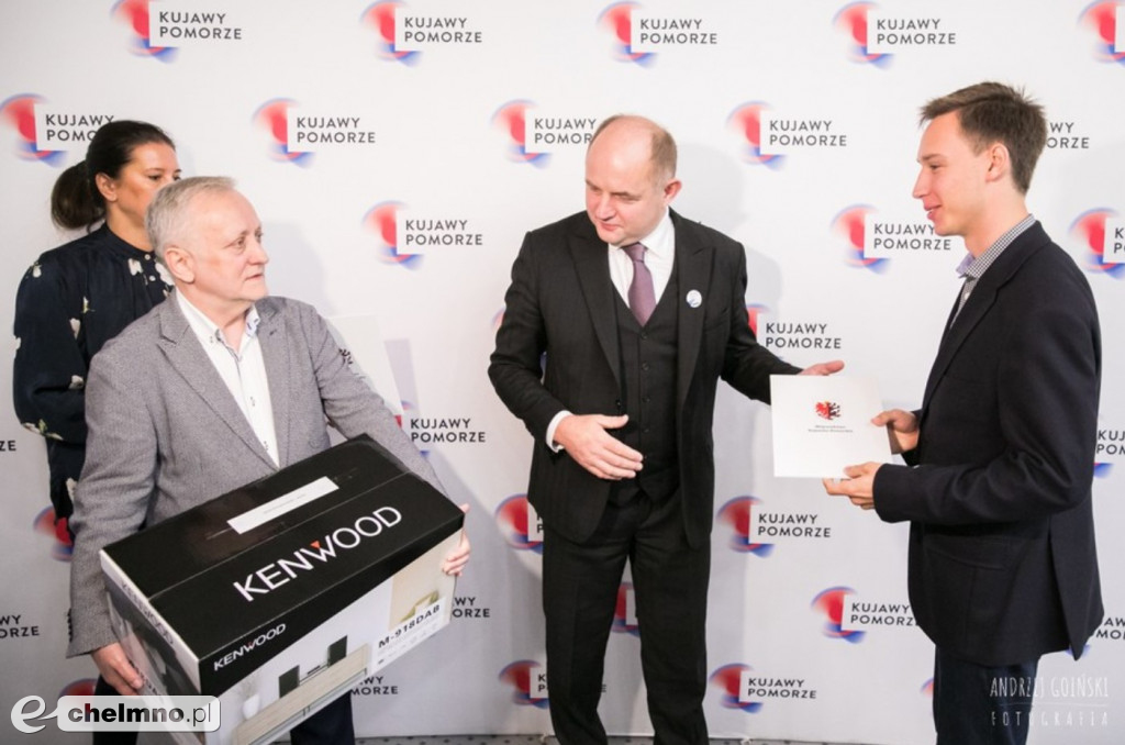 Najlepsi maturzyści z wizytą u marszałka