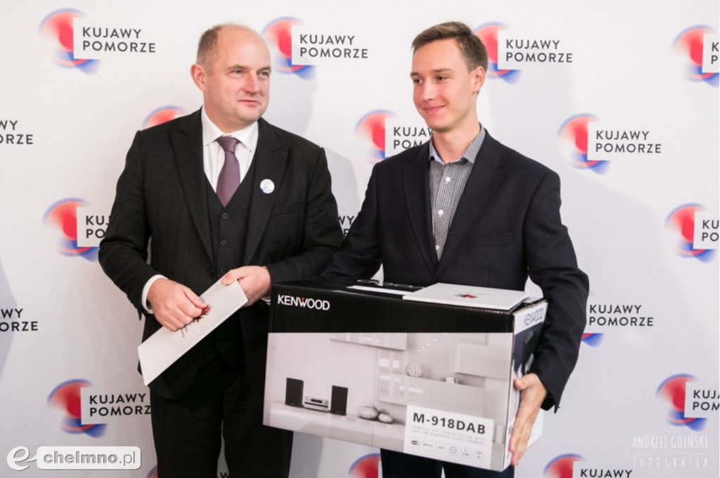 Najlepsi maturzyści z wizytą u marszałka
