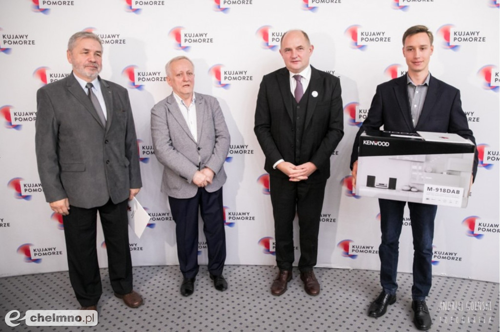 Najlepsi maturzyści z wizytą u marszałka