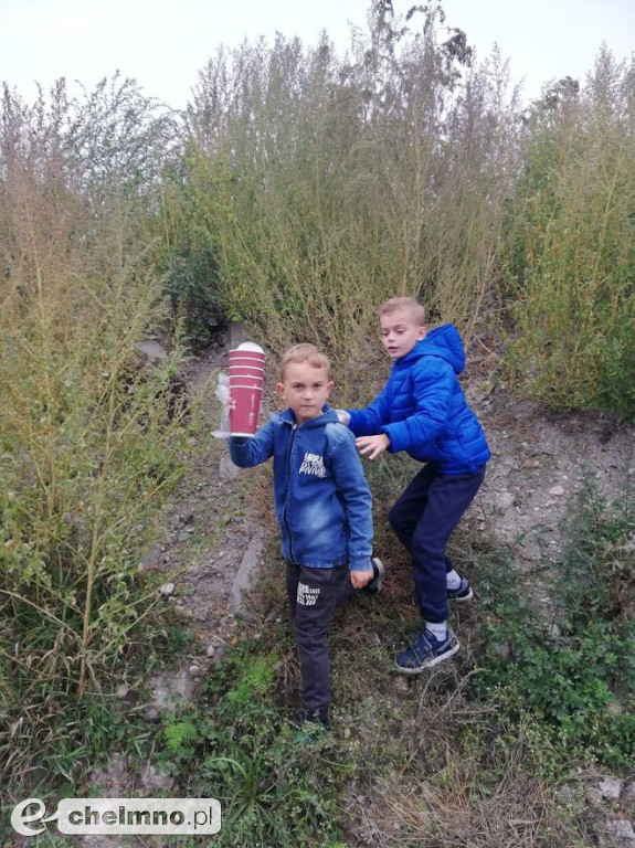 Dwójka również sprzątała świat