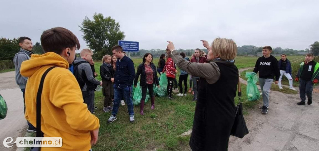 Dwójka również sprzątała świat
