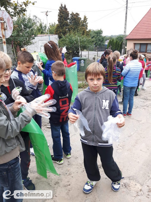 Dwójka również sprzątała świat