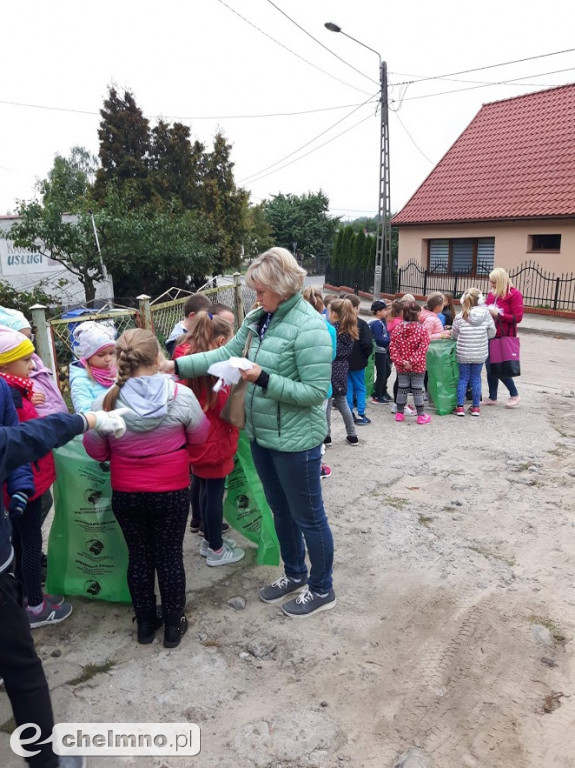 Dwójka również sprzątała świat