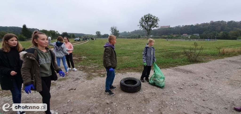 Dwójka również sprzątała świat