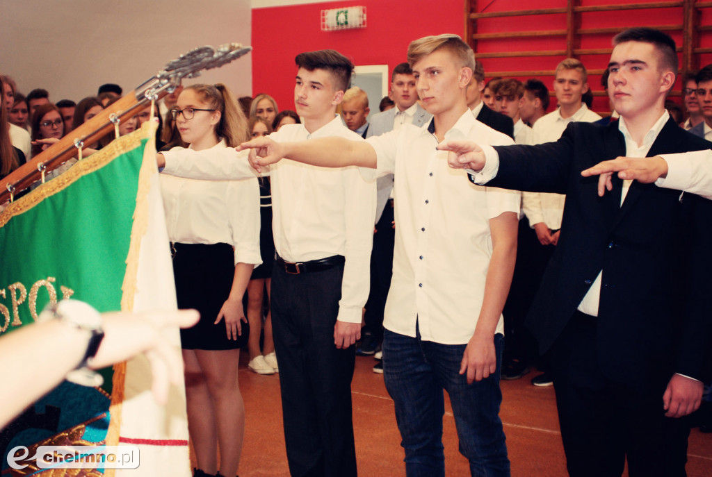 Ślubowanie klas pierwszych w ZS CKP w Grubnie
