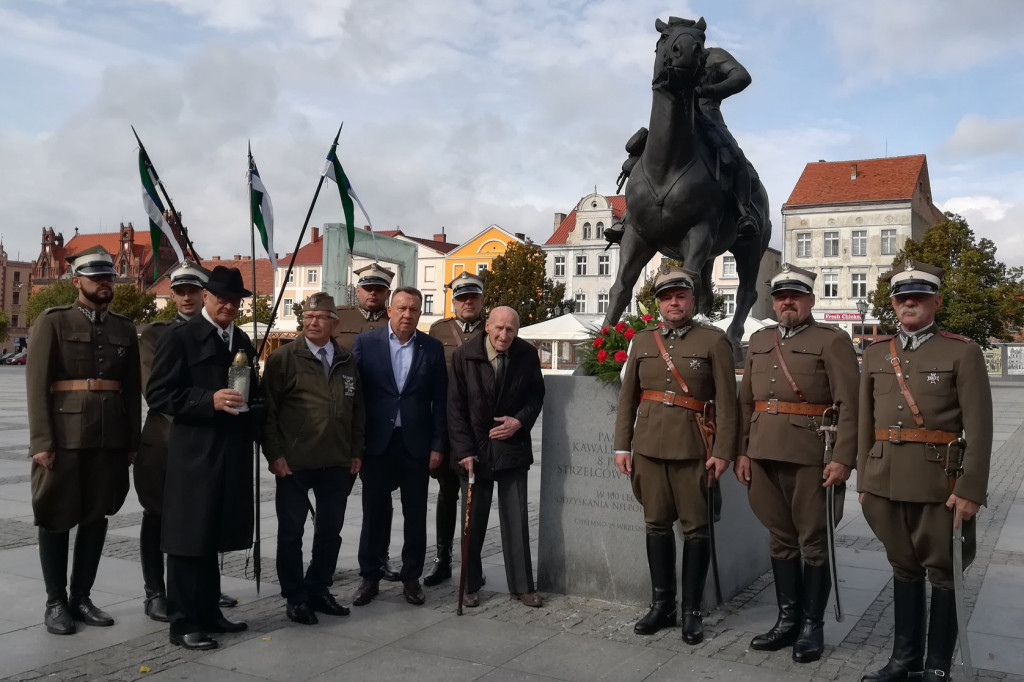 Kawalerzysta uczcił dziś pamięć żołnierzy 8PSK