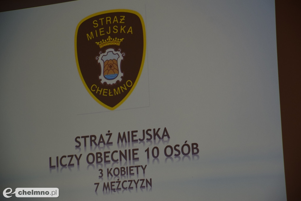 Dyskusja na spotkaniu dotyczącym bezpieczeństwa w mieście