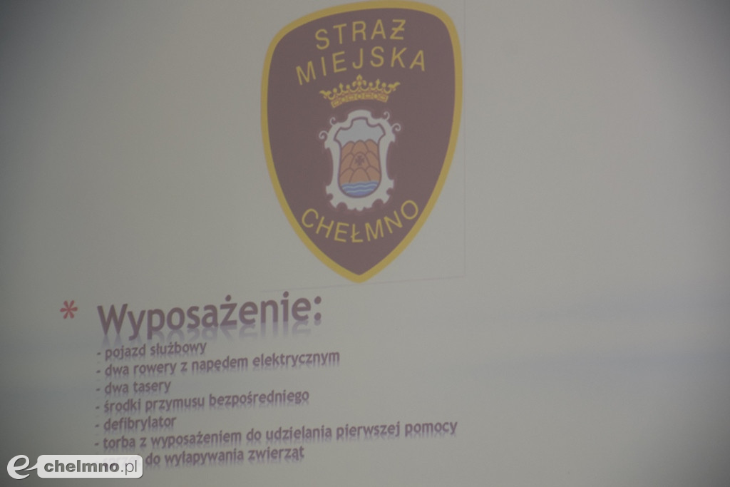 Dyskusja na spotkaniu dotyczącym bezpieczeństwa w mieście