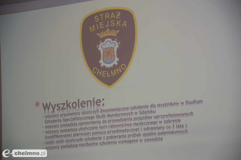 Dyskusja na spotkaniu dotyczącym bezpieczeństwa w mieście