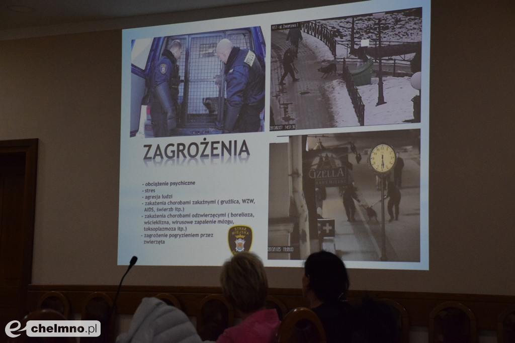 Dyskusja na spotkaniu dotyczącym bezpieczeństwa w mieście
