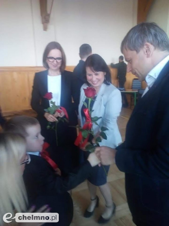 Pasowanie Pierwszaków i Dzień Nauczyciela w Dwójce