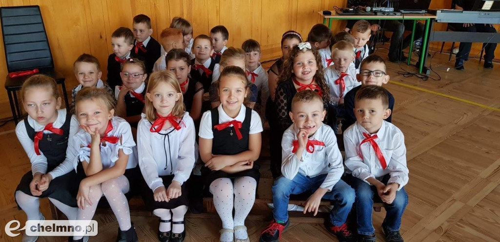 Pasowanie Pierwszaków i Dzień Nauczyciela w Dwójce
