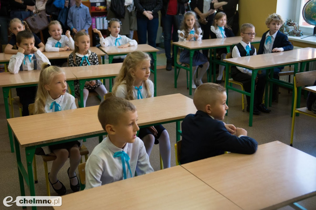 Pasowanie Pierwszaków i Dzień Nauczyciela w Dwójce