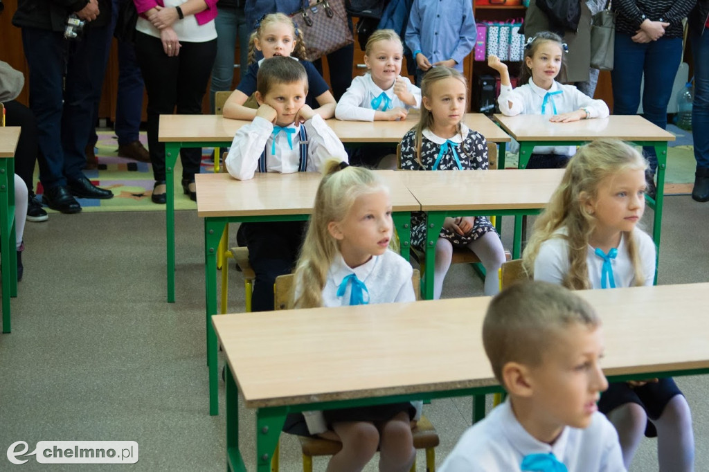 Pasowanie Pierwszaków i Dzień Nauczyciela w Dwójce