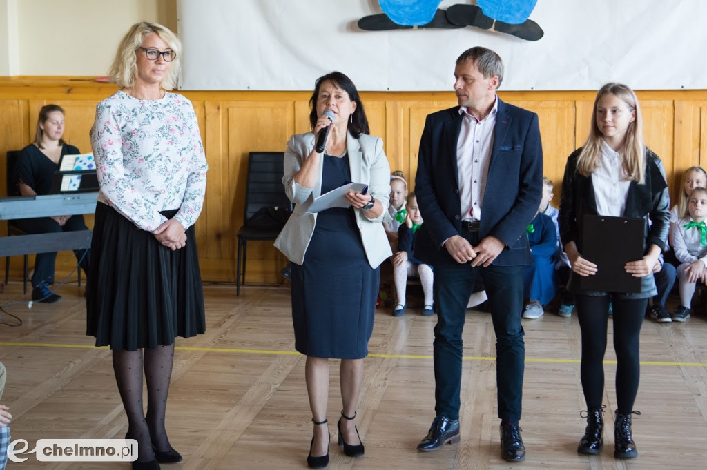 Pasowanie Pierwszaków i Dzień Nauczyciela w Dwójce