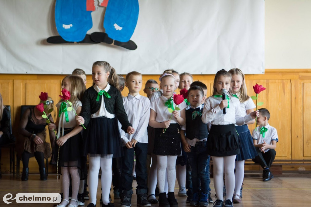 Pasowanie Pierwszaków i Dzień Nauczyciela w Dwójce