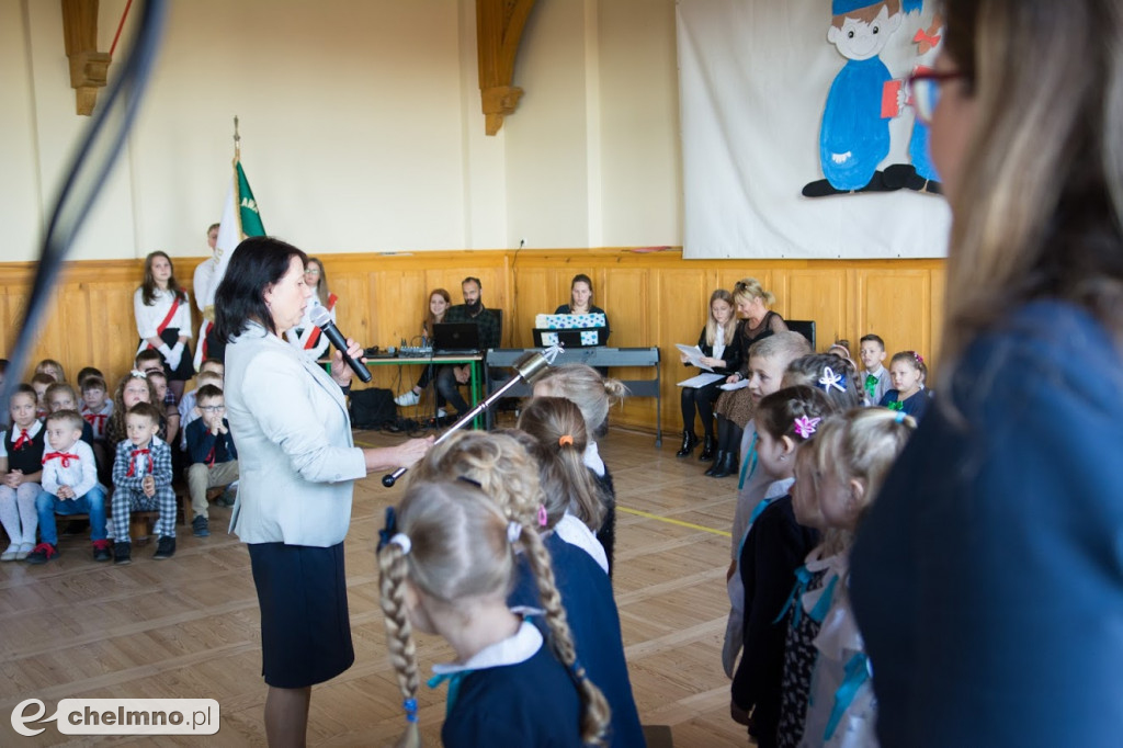 Pasowanie Pierwszaków i Dzień Nauczyciela w Dwójce