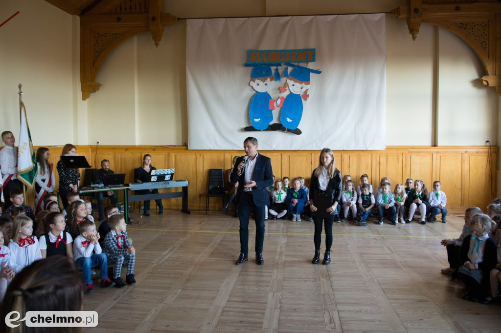 Pasowanie Pierwszaków i Dzień Nauczyciela w Dwójce