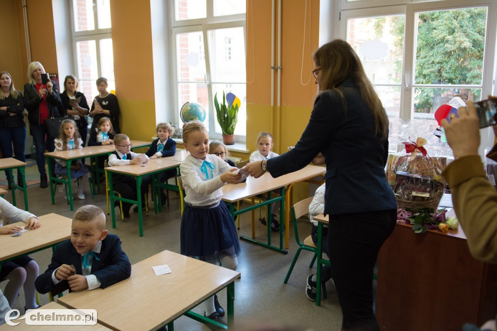 Pasowanie Pierwszaków i Dzień Nauczyciela w Dwójce