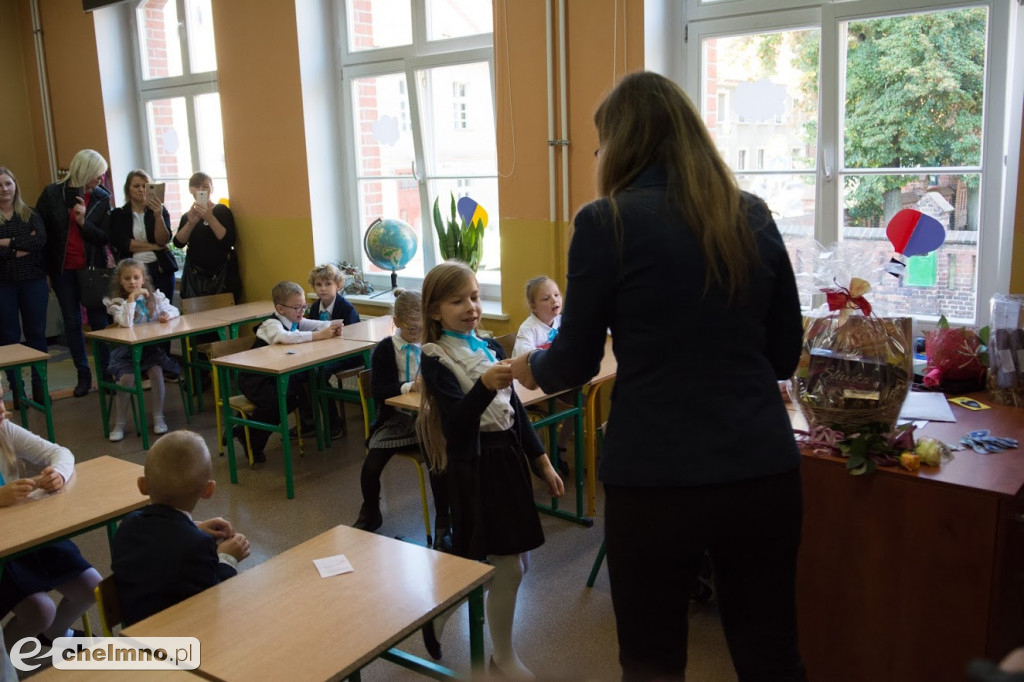 Pasowanie Pierwszaków i Dzień Nauczyciela w Dwójce