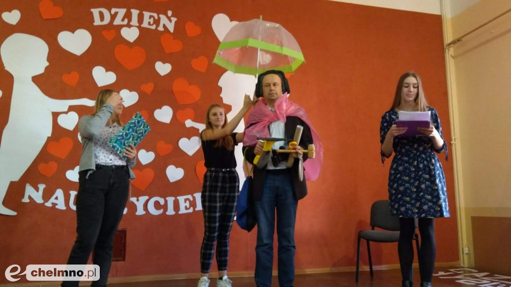 Pasowanie Pierwszaków i Dzień Nauczyciela w Dwójce