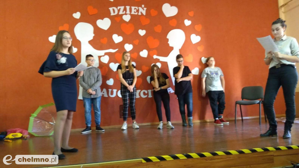 Pasowanie Pierwszaków i Dzień Nauczyciela w Dwójce