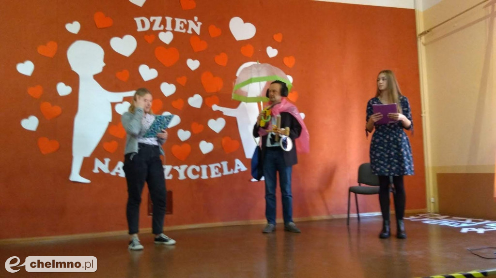 Pasowanie Pierwszaków i Dzień Nauczyciela w Dwójce
