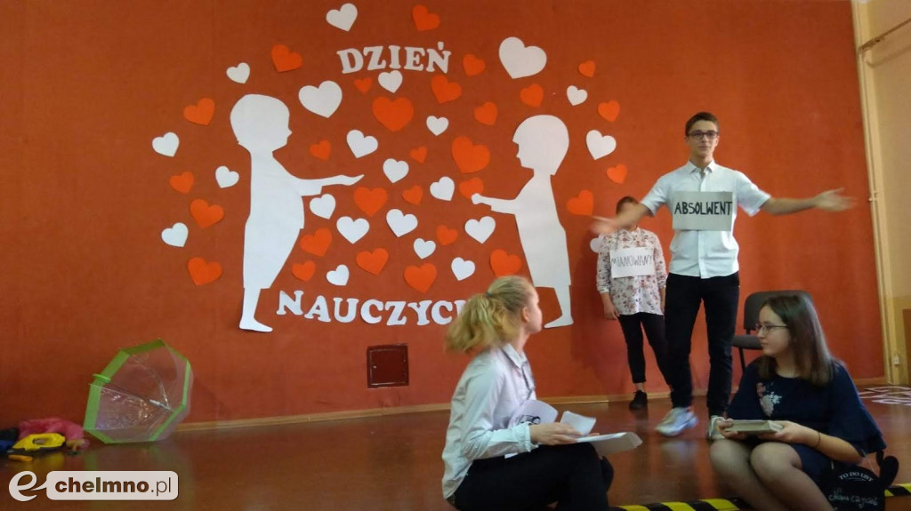 Pasowanie Pierwszaków i Dzień Nauczyciela w Dwójce
