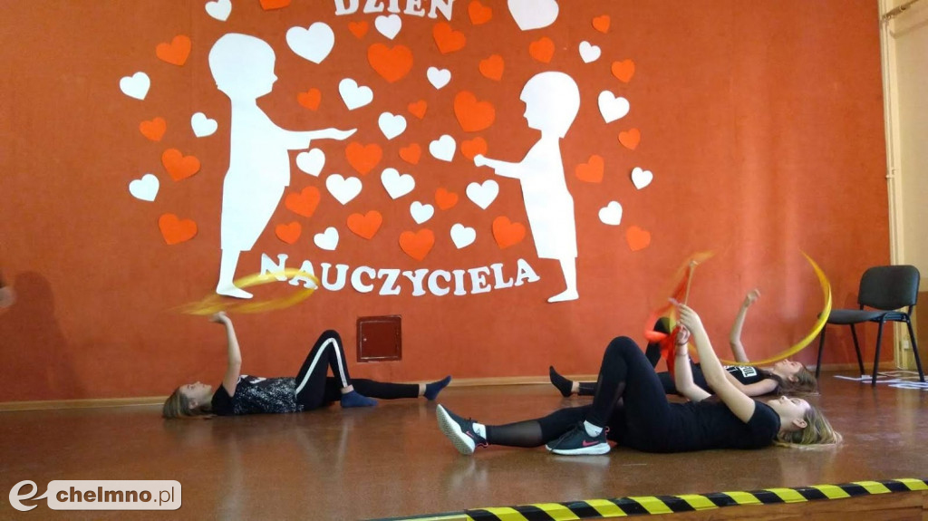 Pasowanie Pierwszaków i Dzień Nauczyciela w Dwójce