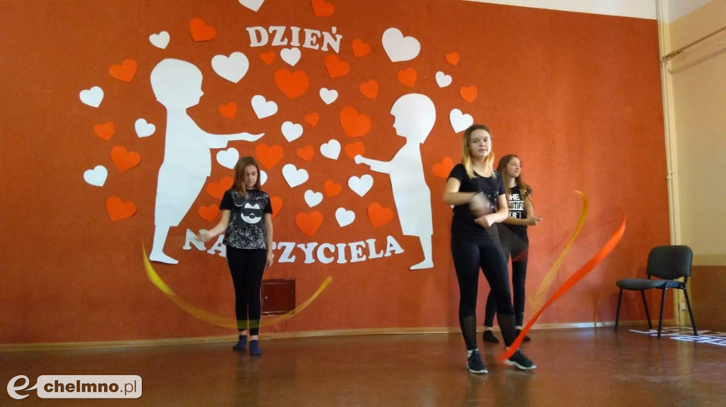 Pasowanie Pierwszaków i Dzień Nauczyciela w Dwójce