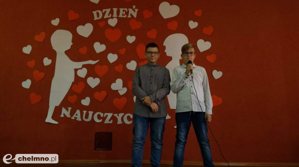 Pasowanie Pierwszaków i Dzień Nauczyciela w Dwójce