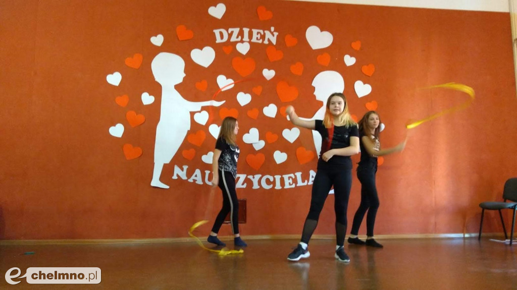 Pasowanie Pierwszaków i Dzień Nauczyciela w Dwójce